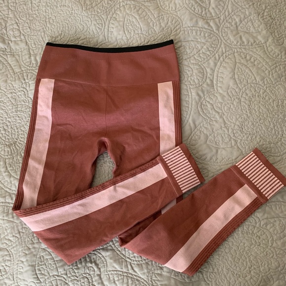 Fabletics Seamless Color Block Legging - Picture 2 of 3